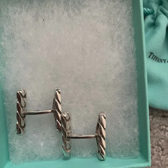 Tiffany & Co. Cufflinks in sterling silver . Cuff links